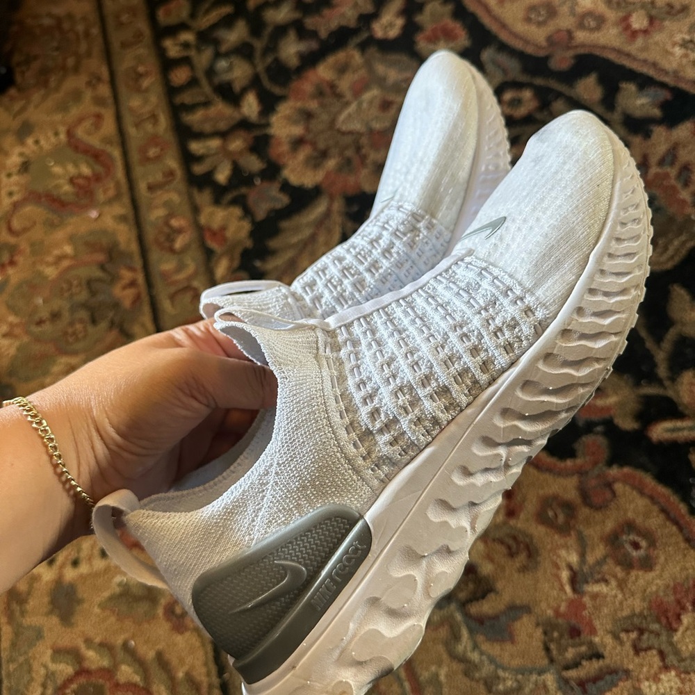 Nike White and Gray Women's Sneakers - Picture 3 of 9